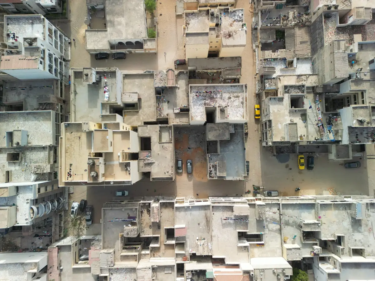 Vue aérienne de la parcelle des Parcelles Assainies au milieu du quartier